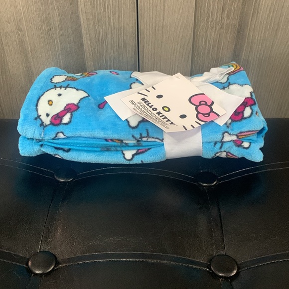 New Hello Kitty & Rainbows Set Of 2 Sky Blue Hand Towels Towel With Tag & Bow - Picture 9 of 9